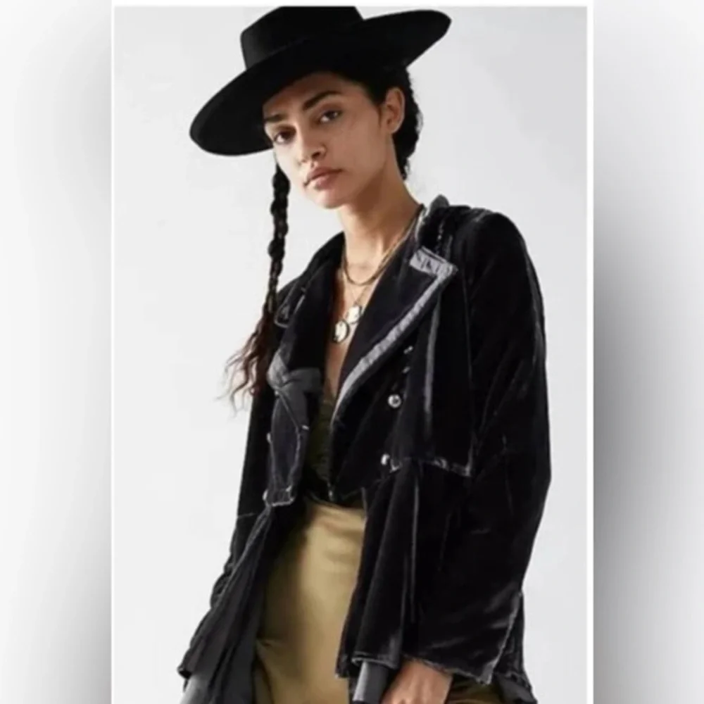Free People Faye black Ebony Velvet Jacket‎ Size Small brand new